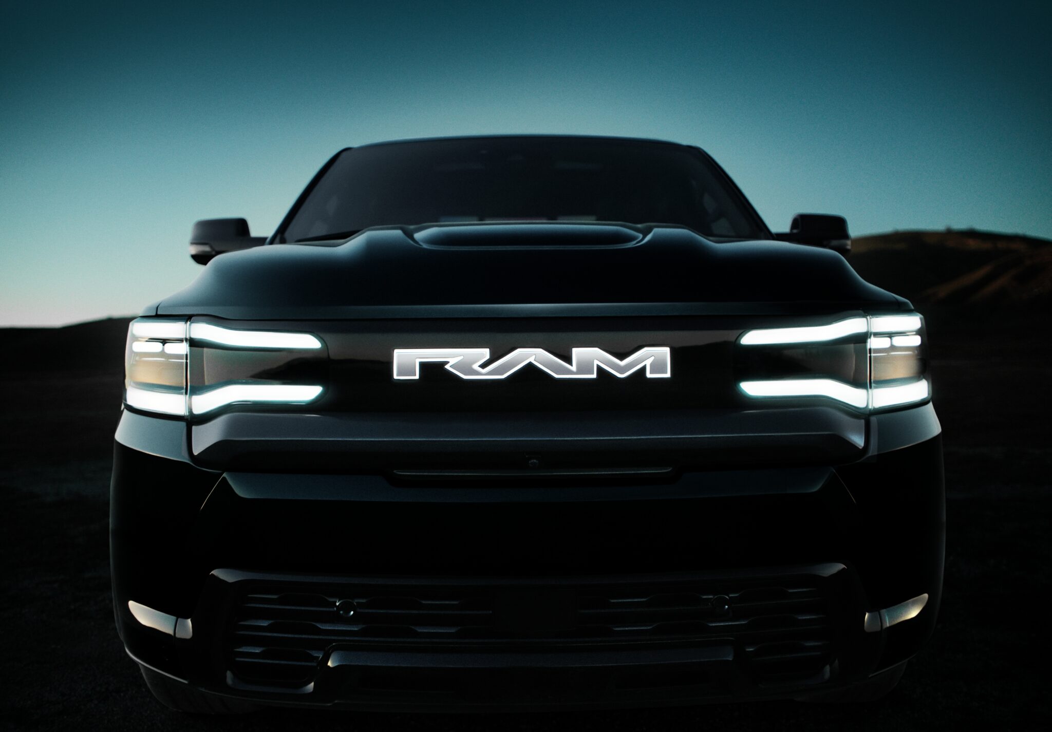 Ram 1500 REV 2025 elétrica é apresentada com 800km de autonomia